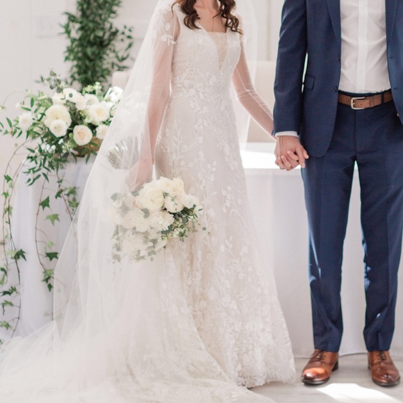 Monique Lhuillier Dresses & Skirts - monique lhuillier wedding dress